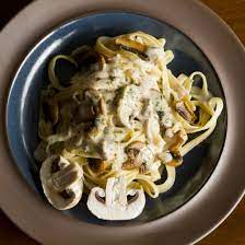 PennÃ©s Alfredo au poulet et champignons      