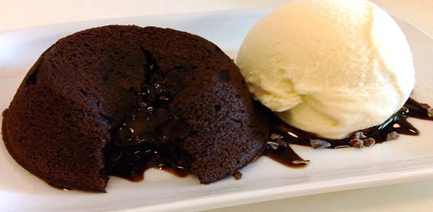 Moelleux au chocolat et sa boule de glace vanille  