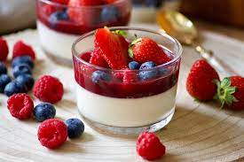 Panna cotta au coulis de fruits rouges   